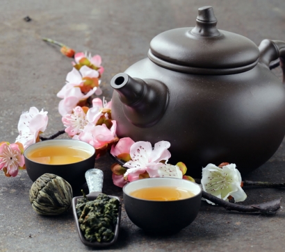 茶文化發源於中國，普遍認爲茶樹發源於四川或雲南，歷史上是中國南方，日本，東南亞北部，朝鮮半島南部等濕潤丘陵地區的主要經濟作物。