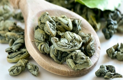 思茶擁有自己的綠色海洋，大片的翠綠茶園，邀請您來體驗採茶及製茶的樂趣